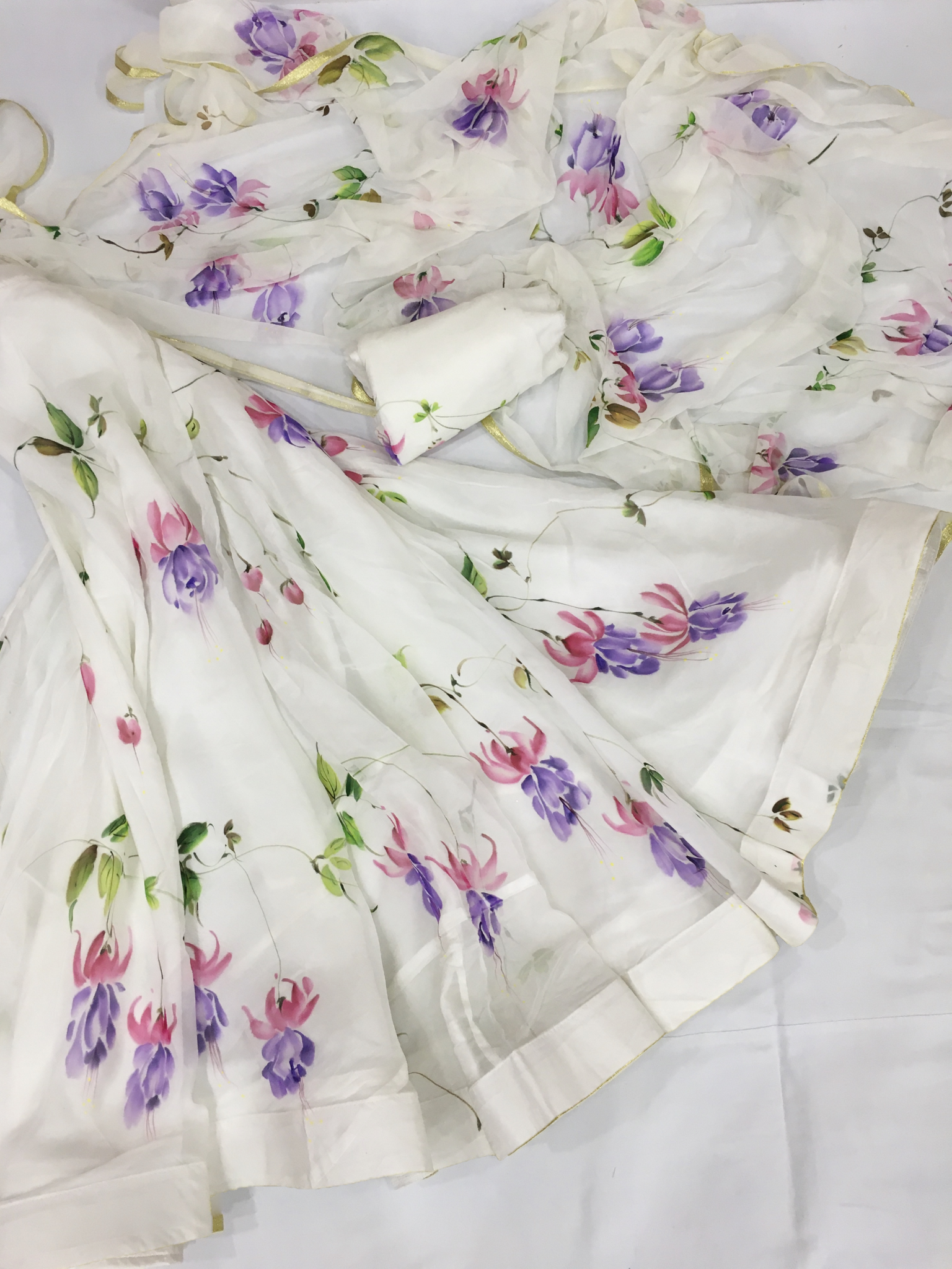 Stunning leheriya chiffon saree designed for trousseau saree needs, farewell saree grace, and festive wear occasions.