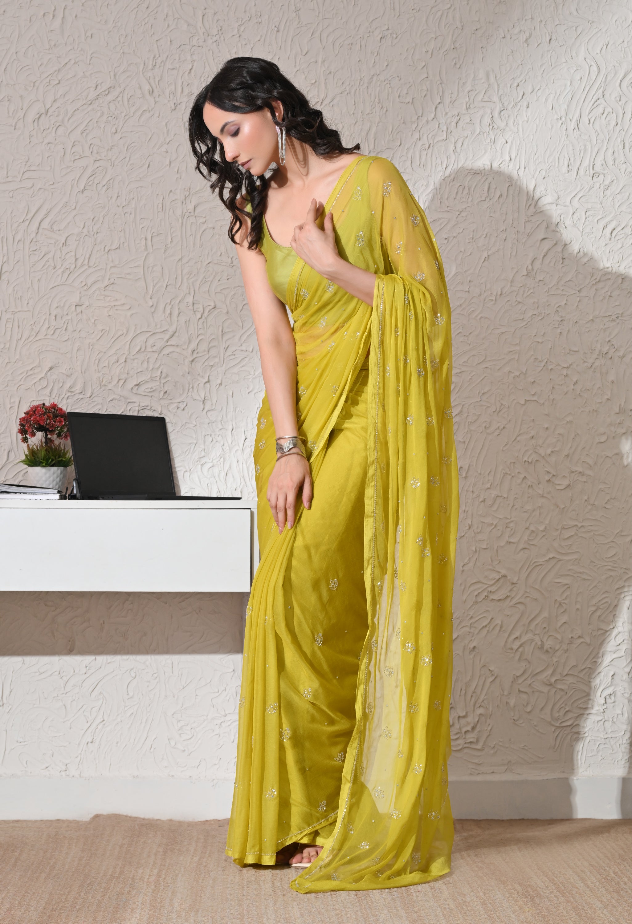Noorvine Semi Chiffon Saree